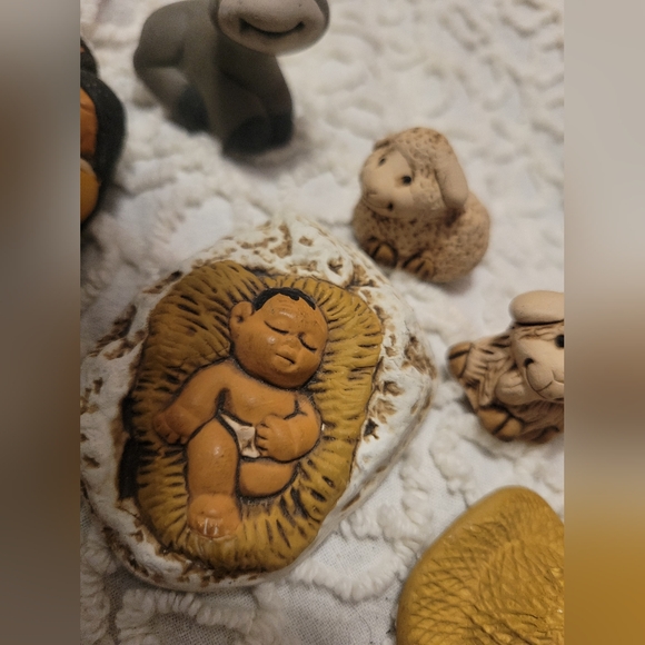 CIAP Miniature Figurines Nativity Set Lot Of 8 Sheep Cow Baby Hat - Picture 3 of 8